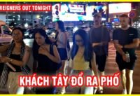 Khách du lịch nước ngoài dạo phố đêm sài gòn Khách du lịch nước ngoài dạo phố đêm sài gòn