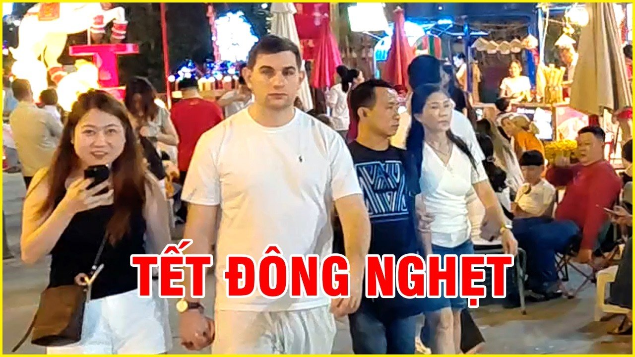 Tết sài gòn đông nghẹt, khách tây bất ngờ trước cảnh tượng này 1 Maxresdefault 64